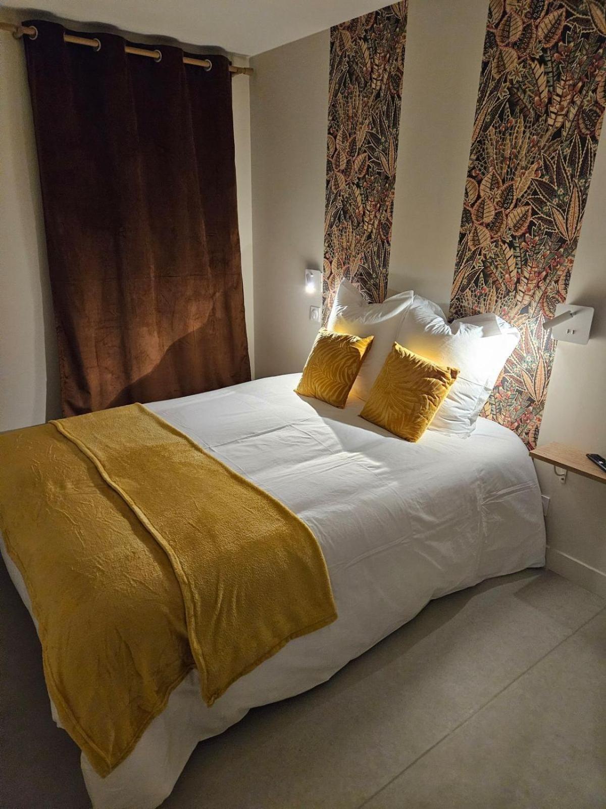 Auberge Du Prieure Saint-Angel  Bagian luar foto